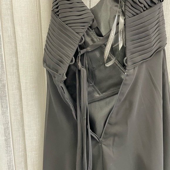 Short Strapless Formal Dress by Milano size Small, grey with rhinestone broach - Picture 5 of 8